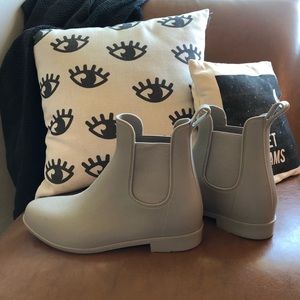 Gray Rainboots